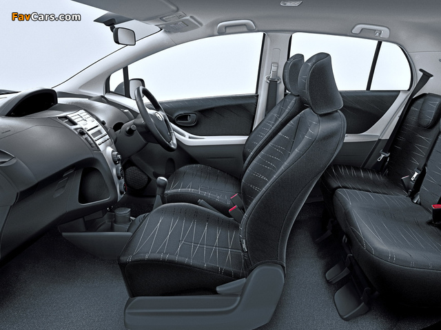 Toyota Yaris Spirit 5-door ZA-spec 2005–09 wallpapers (640 x 480)