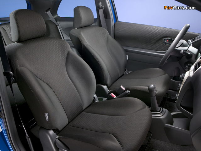 Toyota Yaris S 3-door 2006–09 wallpapers (640 x 480)