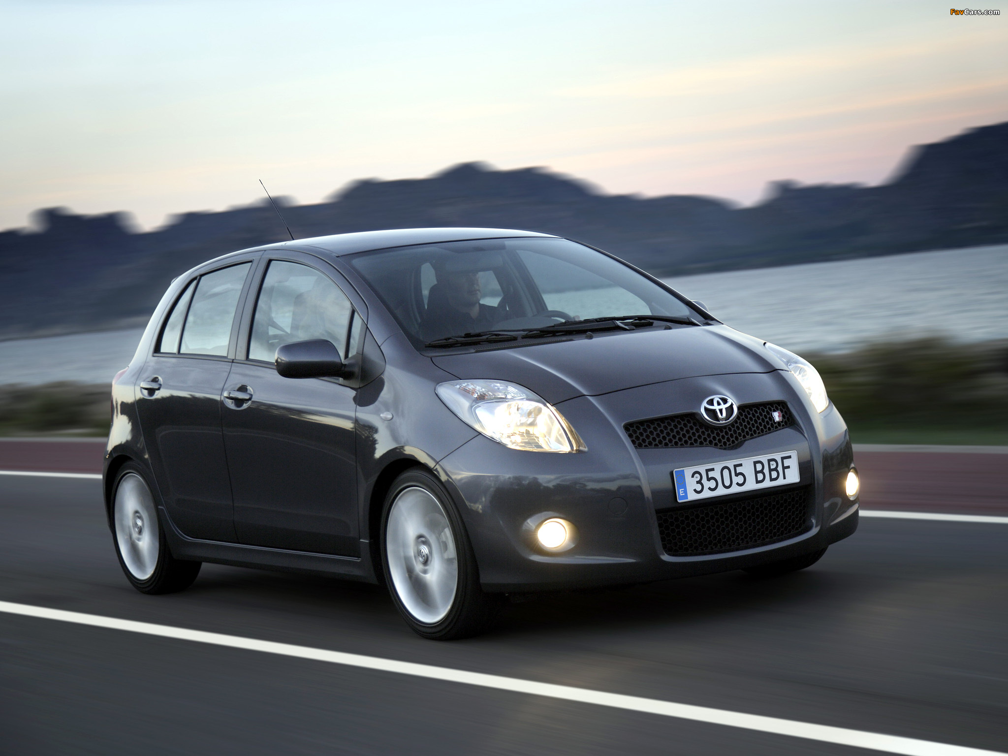 Toyota Yaris T-Sport 5-door 2007–09 pictures (2048 x 1536)