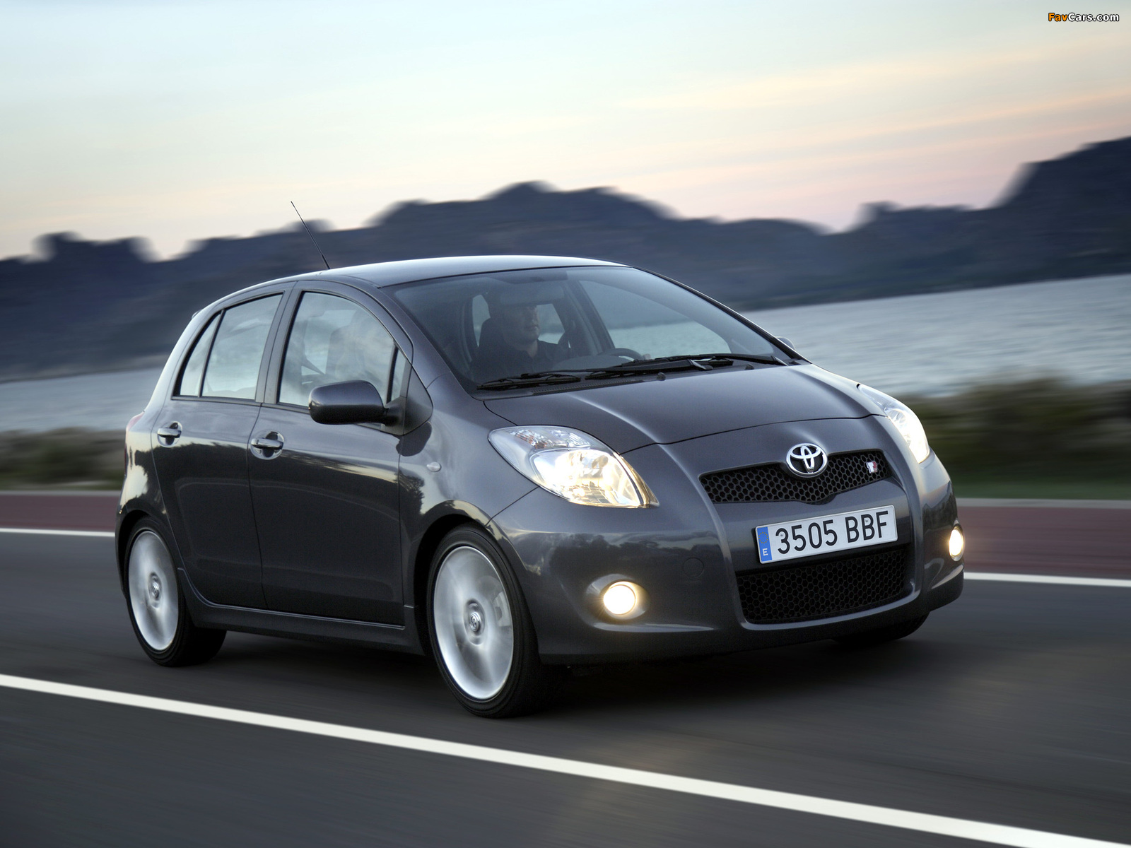 Toyota Yaris T-Sport 5-door 2007–09 pictures (1600 x 1200)