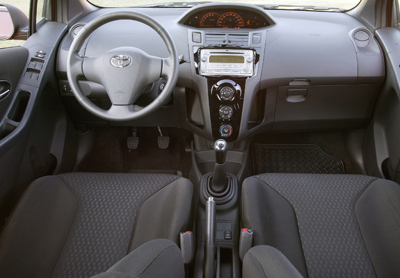 Toyota Yaris RS 5-door 2008–09 images