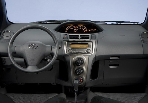 Toyota Yaris S 5-door 2008–09 photos