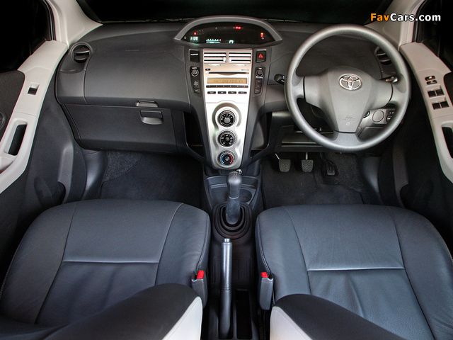 Toyota Yaris RF 2008 wallpapers (640 x 480)