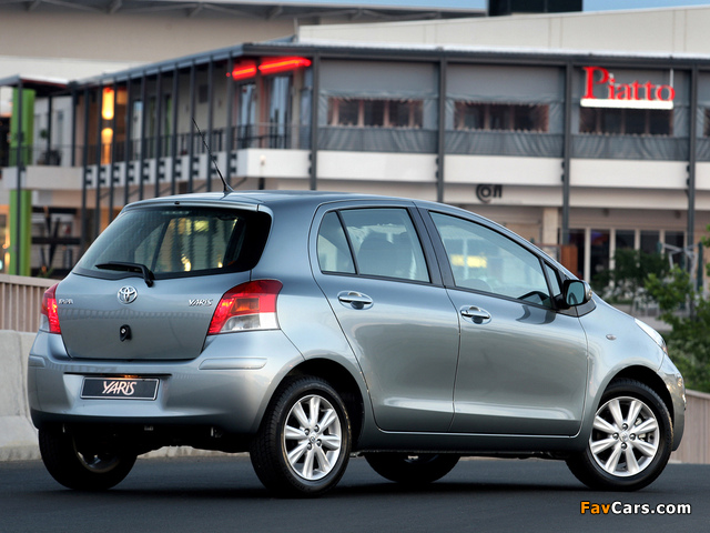 Toyota Yaris 5-door ZA-spec 2009–11 images (640 x 480)