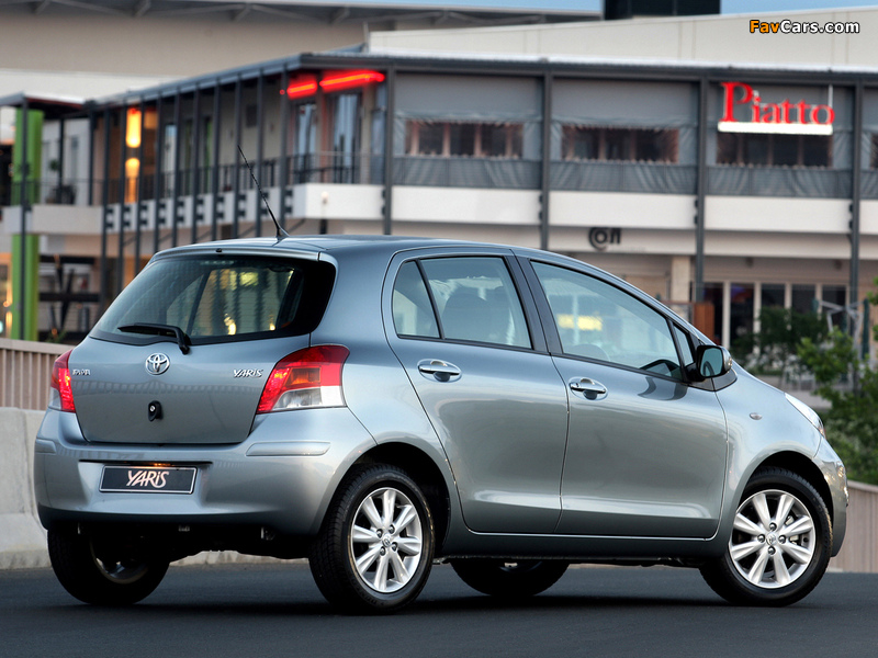 Toyota Yaris 5-door ZA-spec 2009–11 images (800 x 600)