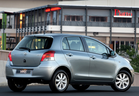 Toyota Yaris 5-door ZA-spec 2009–11 images