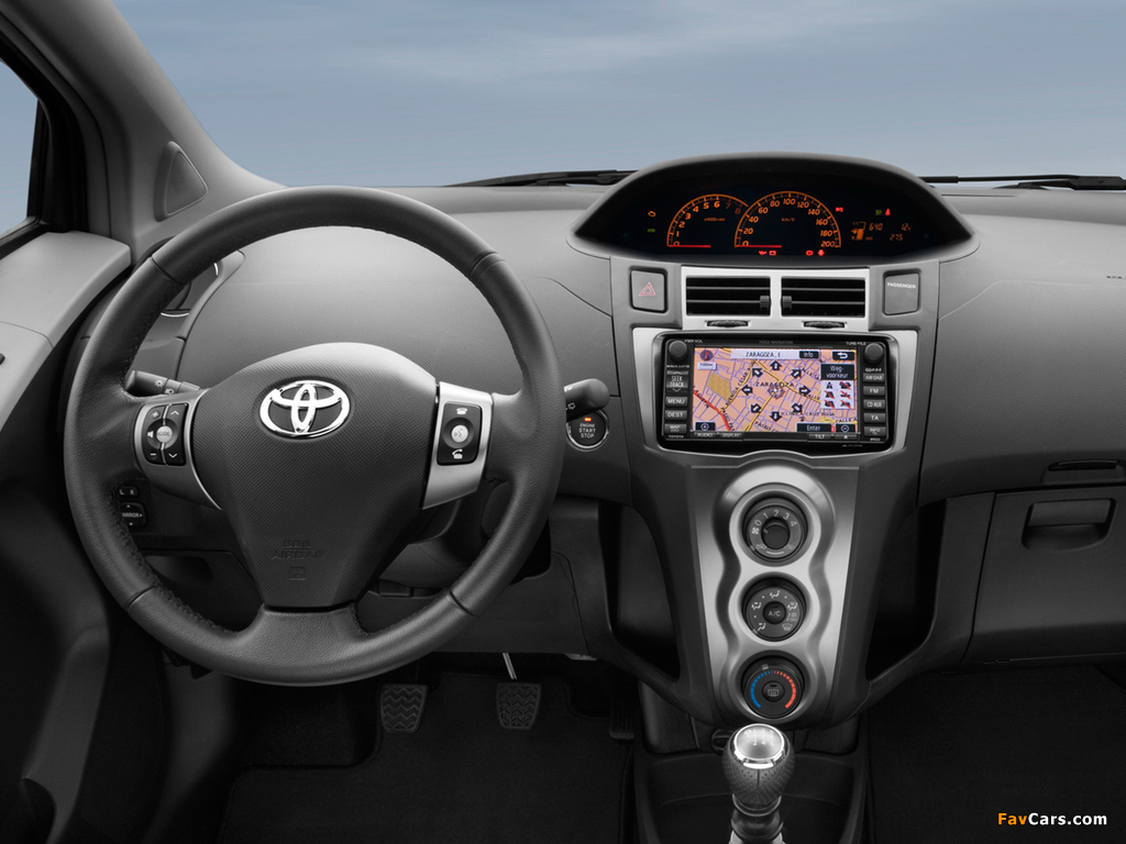 Toyota Yaris 5-door 2009–11 photos (1024 x 768)