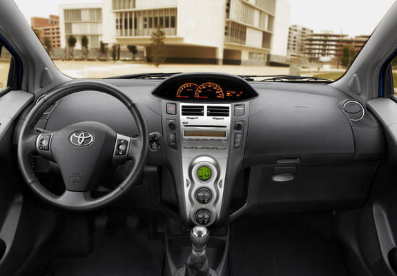 Toyota Yaris 5-door 2009–11 photos