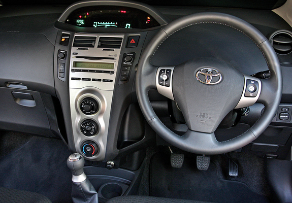 Toyota Yaris 5-door ZA-spec 2009–11 pictures