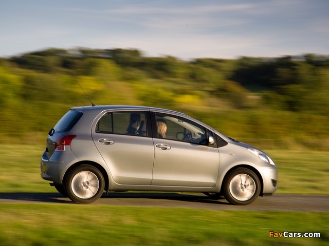 Toyota Yaris 5-door UK-spec 2009–11 wallpapers (640 x 480)