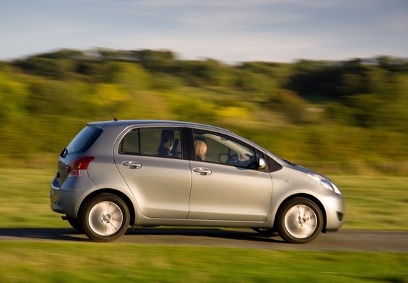 Toyota Yaris 5-door UK-spec 2009–11 wallpapers