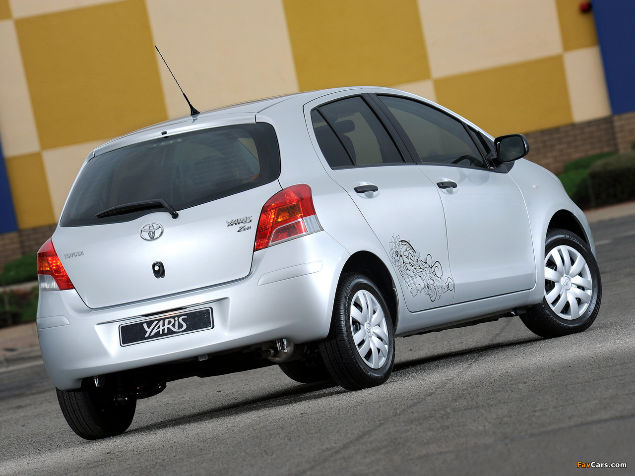 Toyota Yaris Zen 2010–11 pictures (1280 x 960)