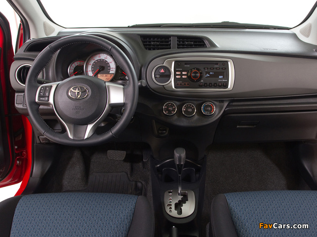 Toyota Yaris SE 5-door US-spec 2011 images (640 x 480)