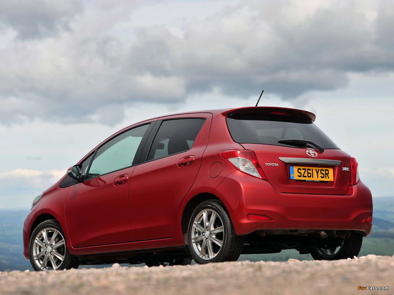 Toyota Yaris SR 5-door UK-spec 2011 images (1280 x 960)