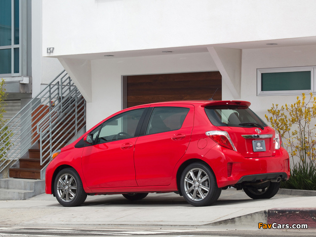 Toyota Yaris SE 5-door US-spec 2011 images (640 x 480)