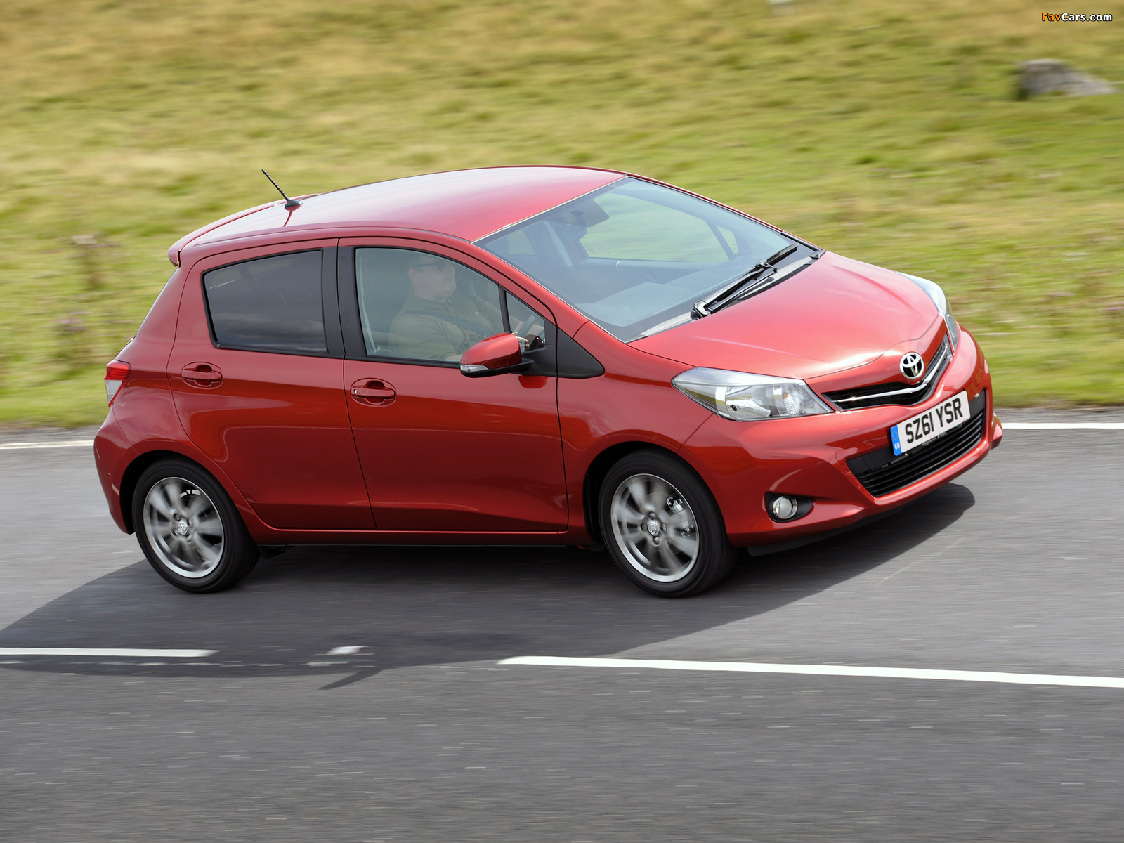 Toyota Yaris SR 5-door UK-spec 2011 images (1600 x 1200)