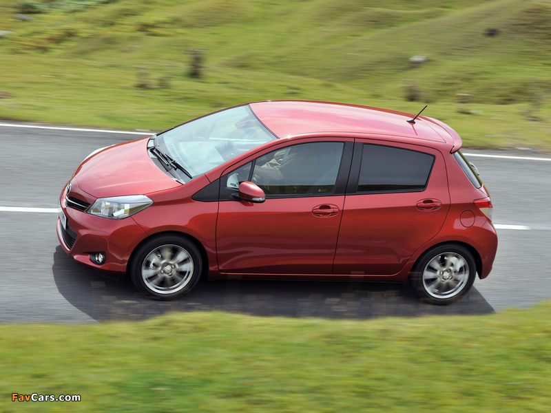 Toyota Yaris SR 5-door UK-spec 2011 images (800 x 600)