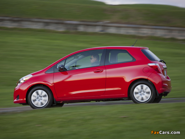 Toyota Yaris LE 3-door US-spec 2011 photos (640 x 480)