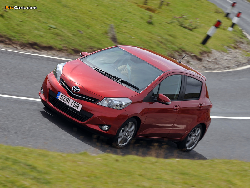 Toyota Yaris SR 5-door UK-spec 2011 photos (800 x 600)