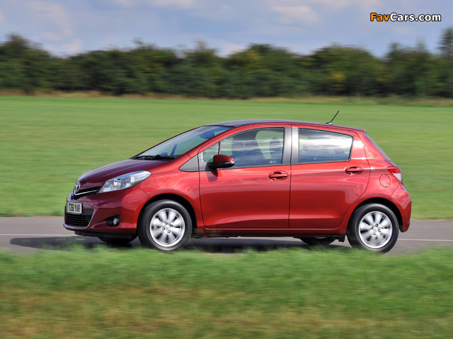 Toyota Yaris T Spirit 5-door UK-spec 2011 pictures (640 x 480)