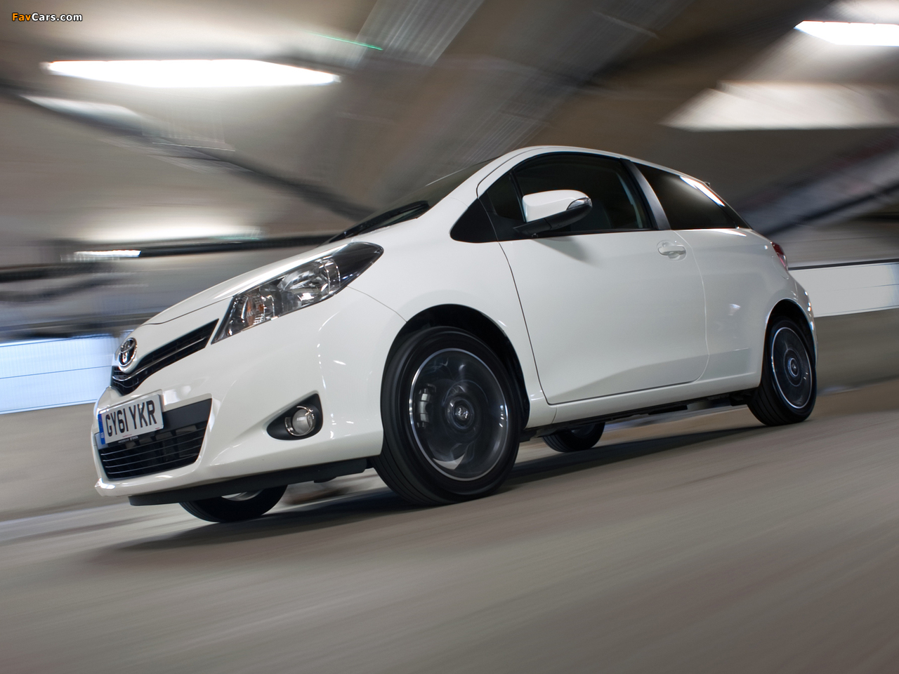 Toyota Yaris SR 3-door UK-spec 2011 pictures (1280 x 960)