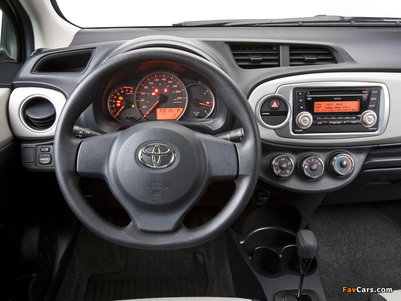 Toyota Yaris LE 5-door US-spec 2011 wallpapers (800 x 600)