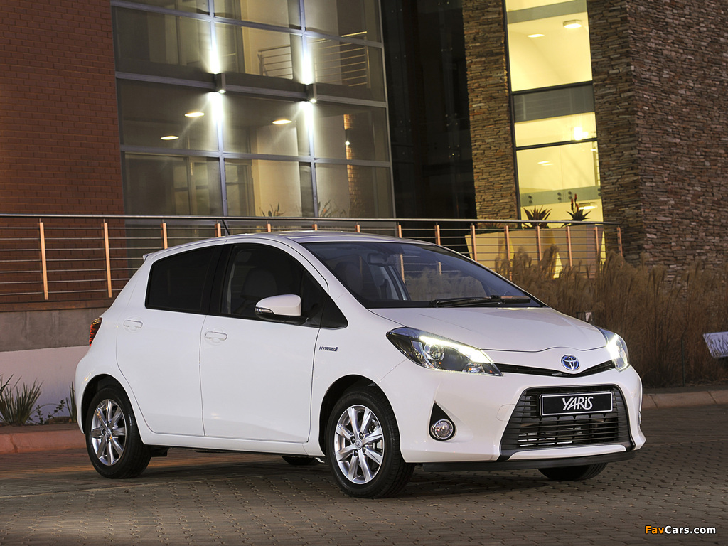 Toyota Yaris Hybrid ZA-spec 2012 images (1024 x 768)