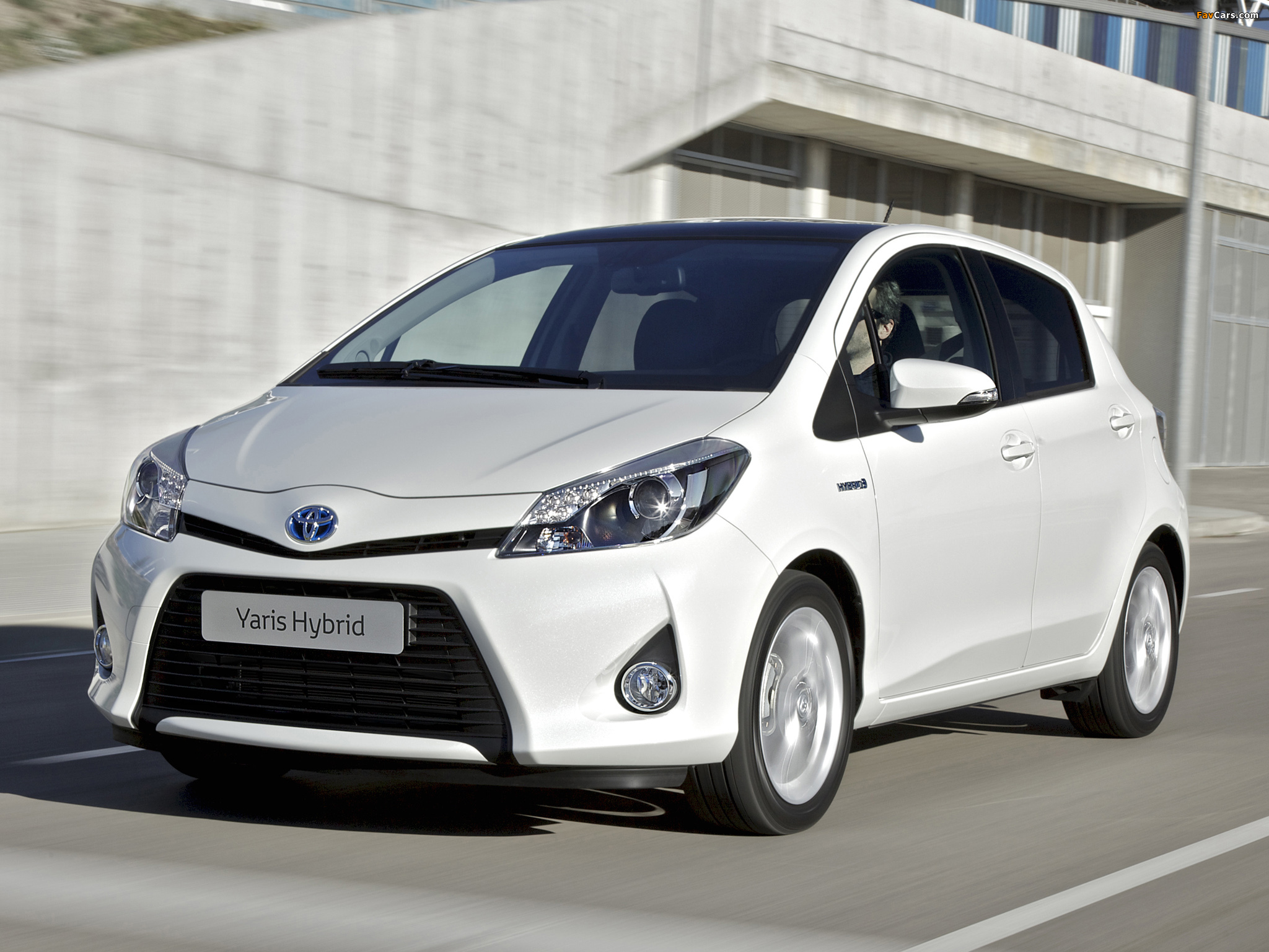 Toyota Yaris Hybrid 2012 images (2048 x 1536)