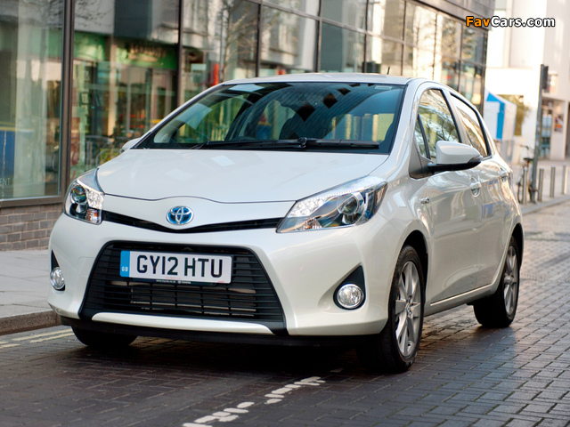 Toyota Yaris Hybrid UK-spec 2012 images (640 x 480)