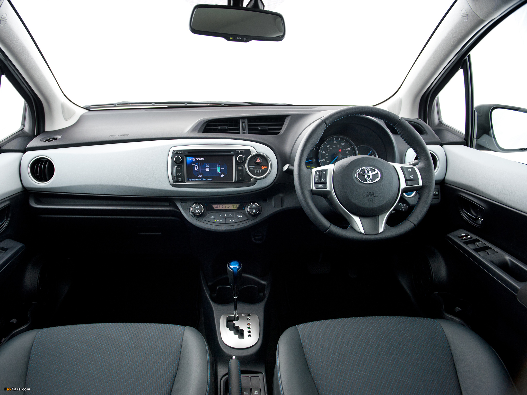 Toyota Yaris Hybrid UK-spec 2012 images (2048 x 1536)