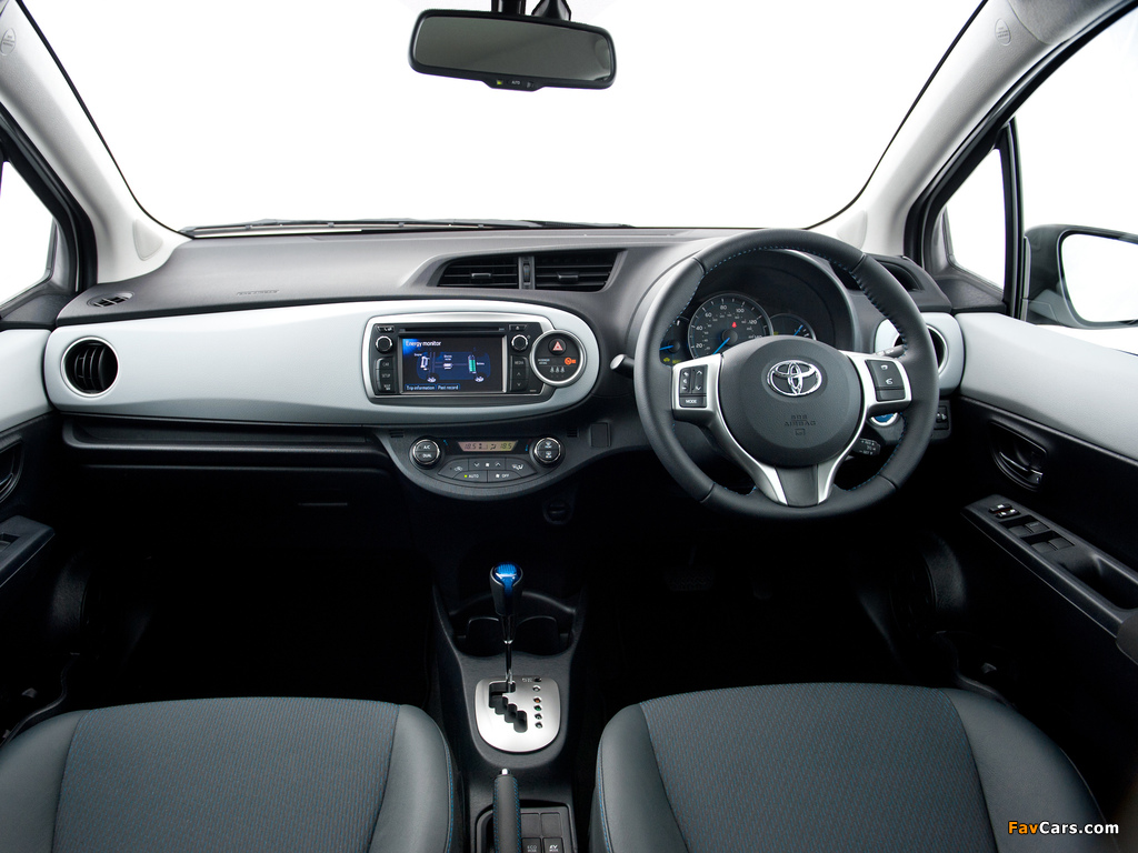 Toyota Yaris Hybrid UK-spec 2012 images (1024 x 768)