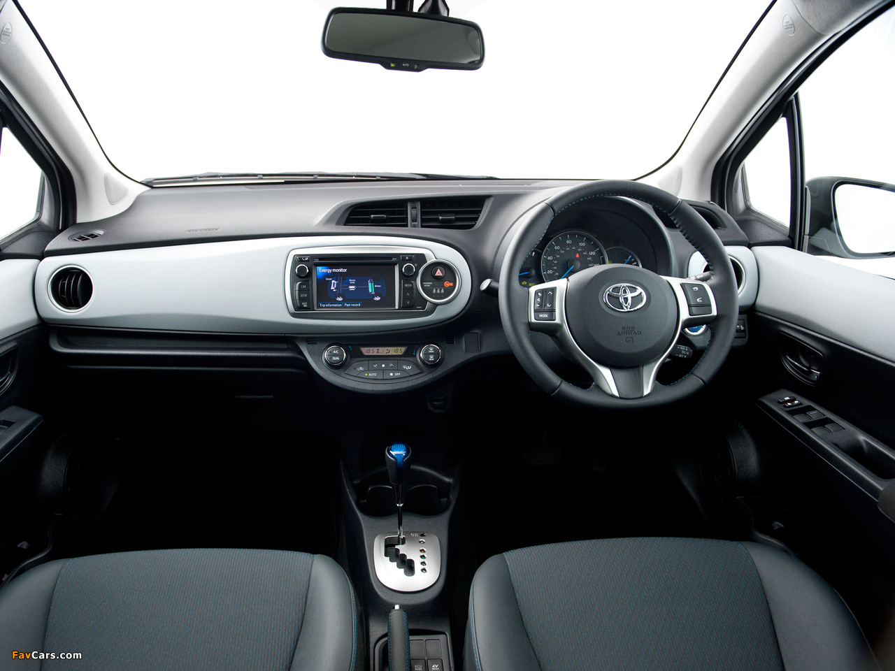 Toyota Yaris Hybrid UK-spec 2012 images (1280 x 960)