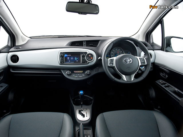 Toyota Yaris Hybrid UK-spec 2012 images (640 x 480)