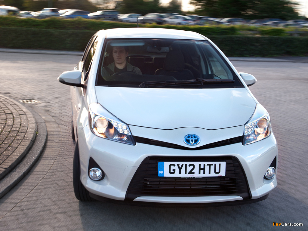 Toyota Yaris Hybrid UK-spec 2012 photos (1024 x 768)