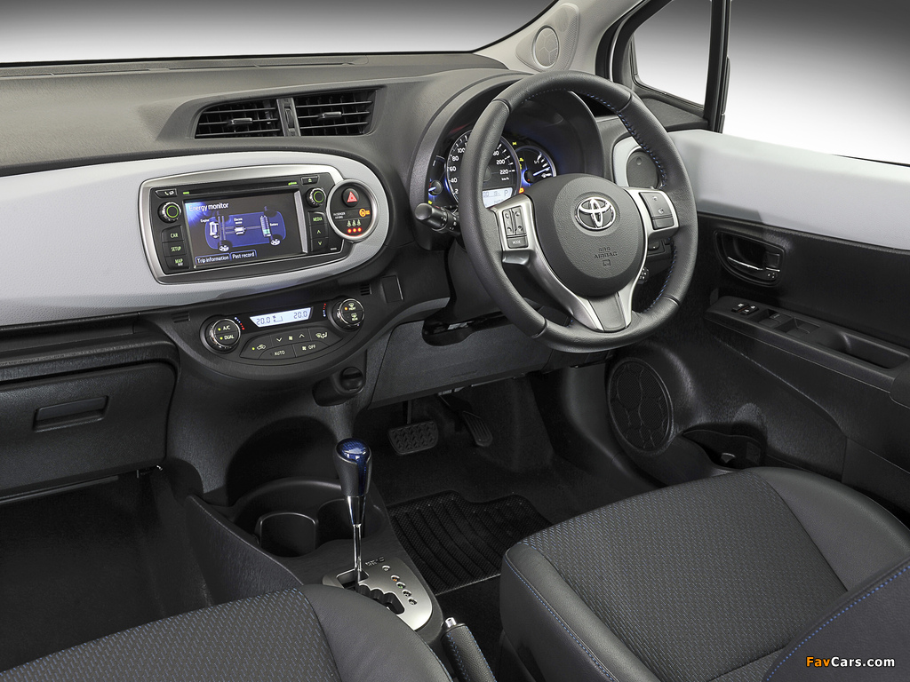 Toyota Yaris Hybrid ZA-spec 2012 photos (1024 x 768)