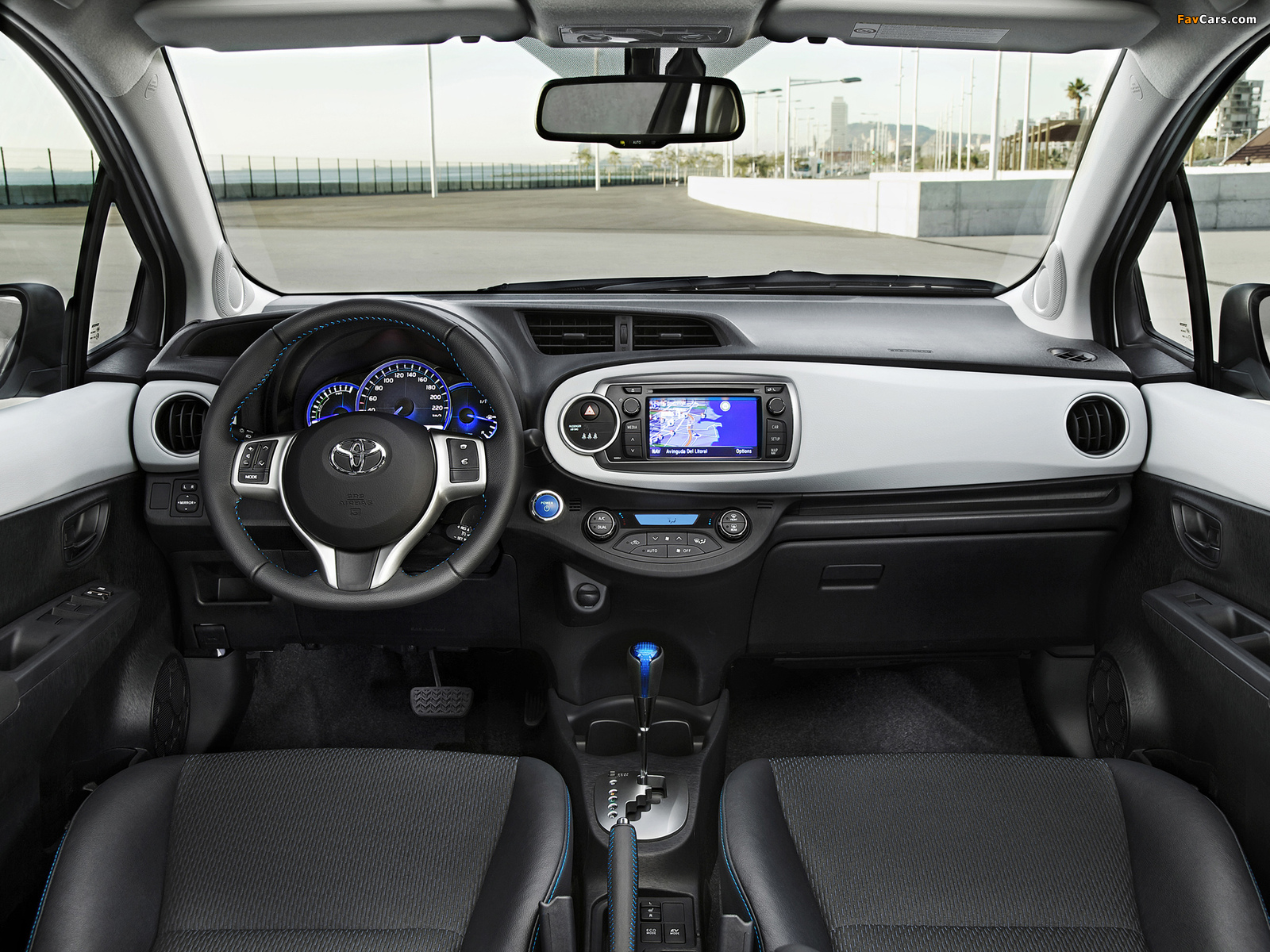 Toyota Yaris Hybrid 2012 pictures (1600 x 1200)