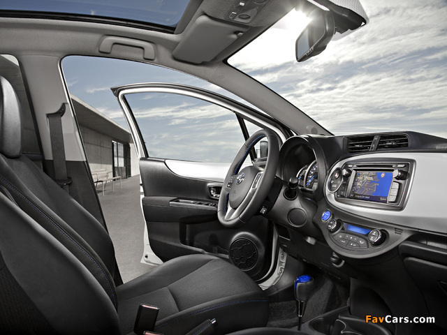 Toyota Yaris Hybrid 2012 pictures (640 x 480)