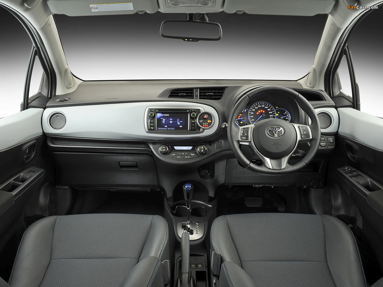 Toyota Yaris Hybrid ZA-spec 2012 pictures (1280 x 960)