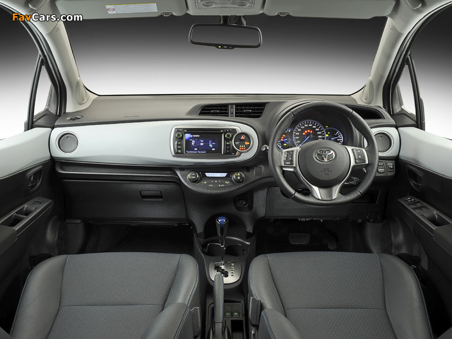 Toyota Yaris Hybrid ZA-spec 2012 pictures (640 x 480)