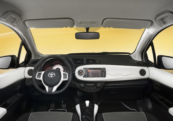 Toyota Yaris Trend 5-door 2012 pictures