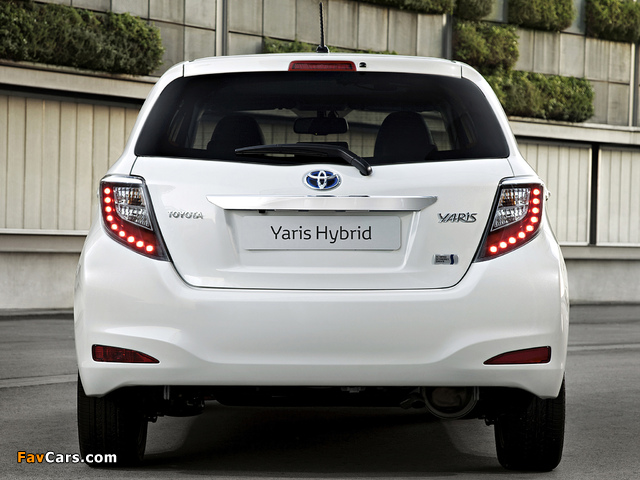 Toyota Yaris Hybrid 2012 wallpapers (640 x 480)