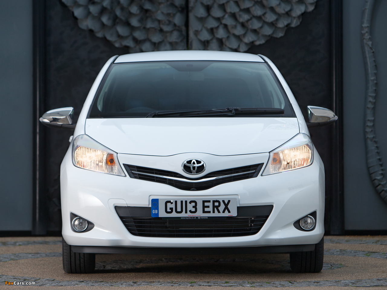 Toyota Yaris Trend 5-door UK-spec 2013 images (1280 x 960)