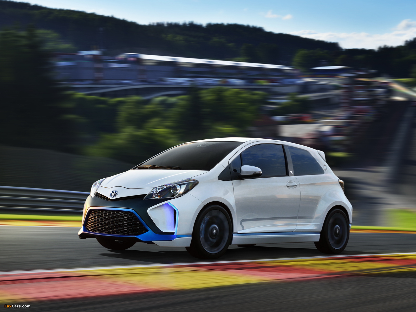 Toyota Yaris Hybrid-R Concept 2013 photos (1600 x 1200)