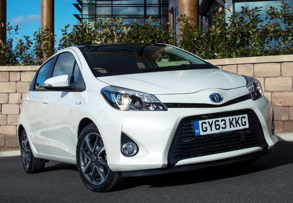 Toyota Yaris Hybrid Trend UK-spec 2013 photos