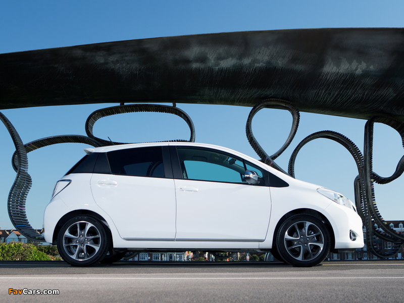 Toyota Yaris Trend 5-door UK-spec 2013 wallpapers (800 x 600)