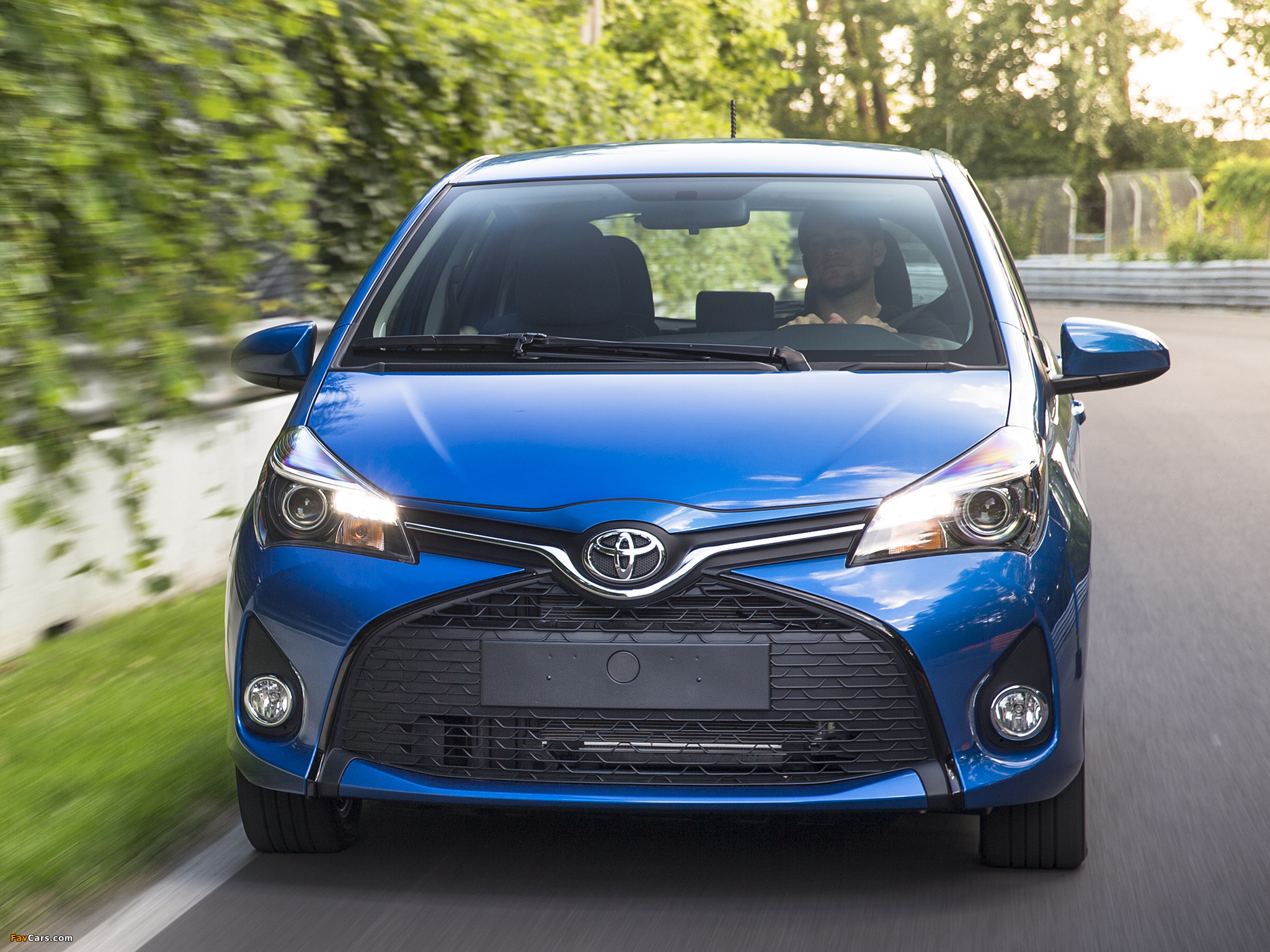 2015 Toyota Yaris SE 5-door US-spec 2014 images (2048 x 1536)