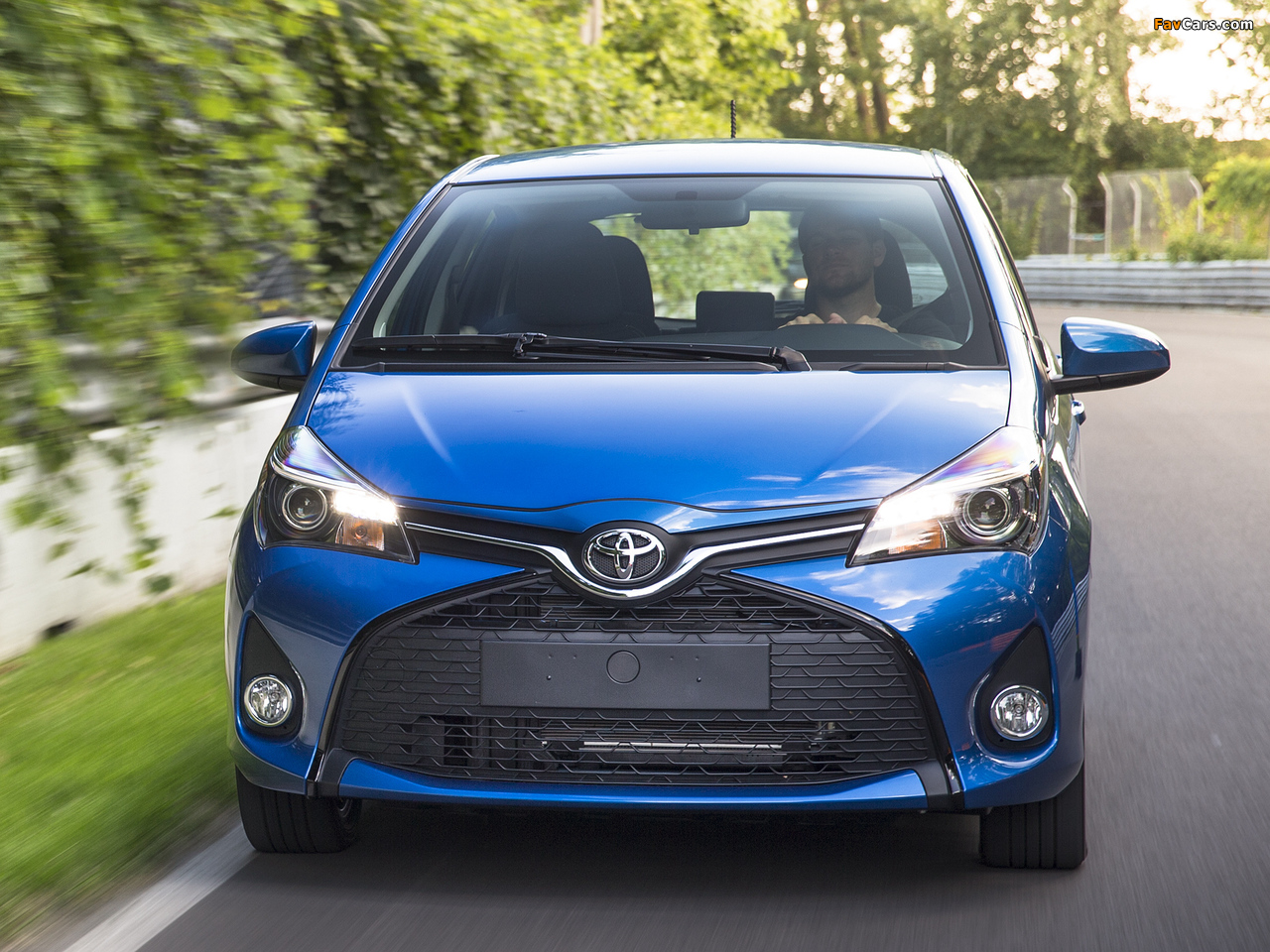 2015 Toyota Yaris SE 5-door US-spec 2014 images (1280 x 960)