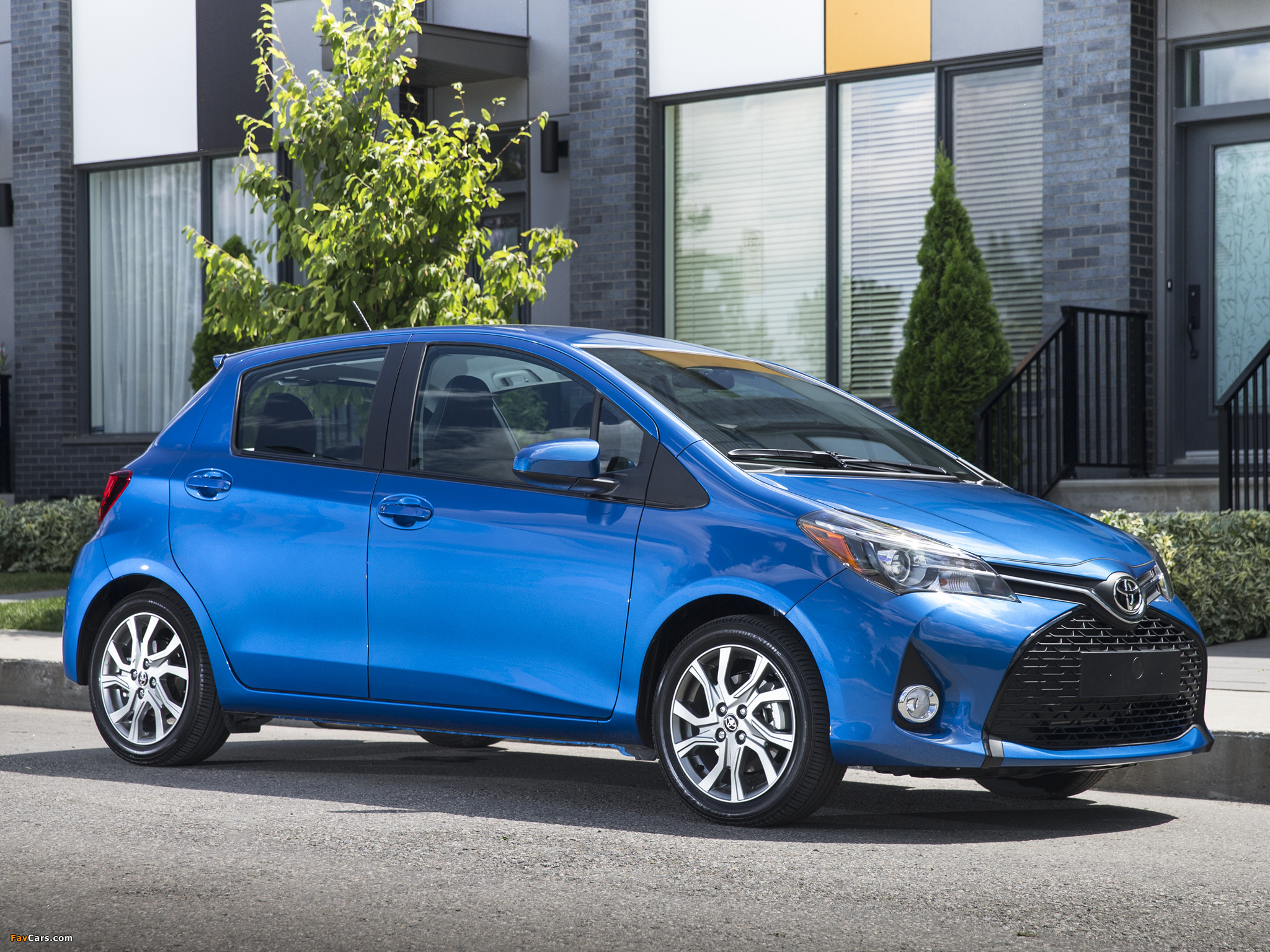 2015 Toyota Yaris SE 5-door US-spec 2014 images (2048 x 1536)