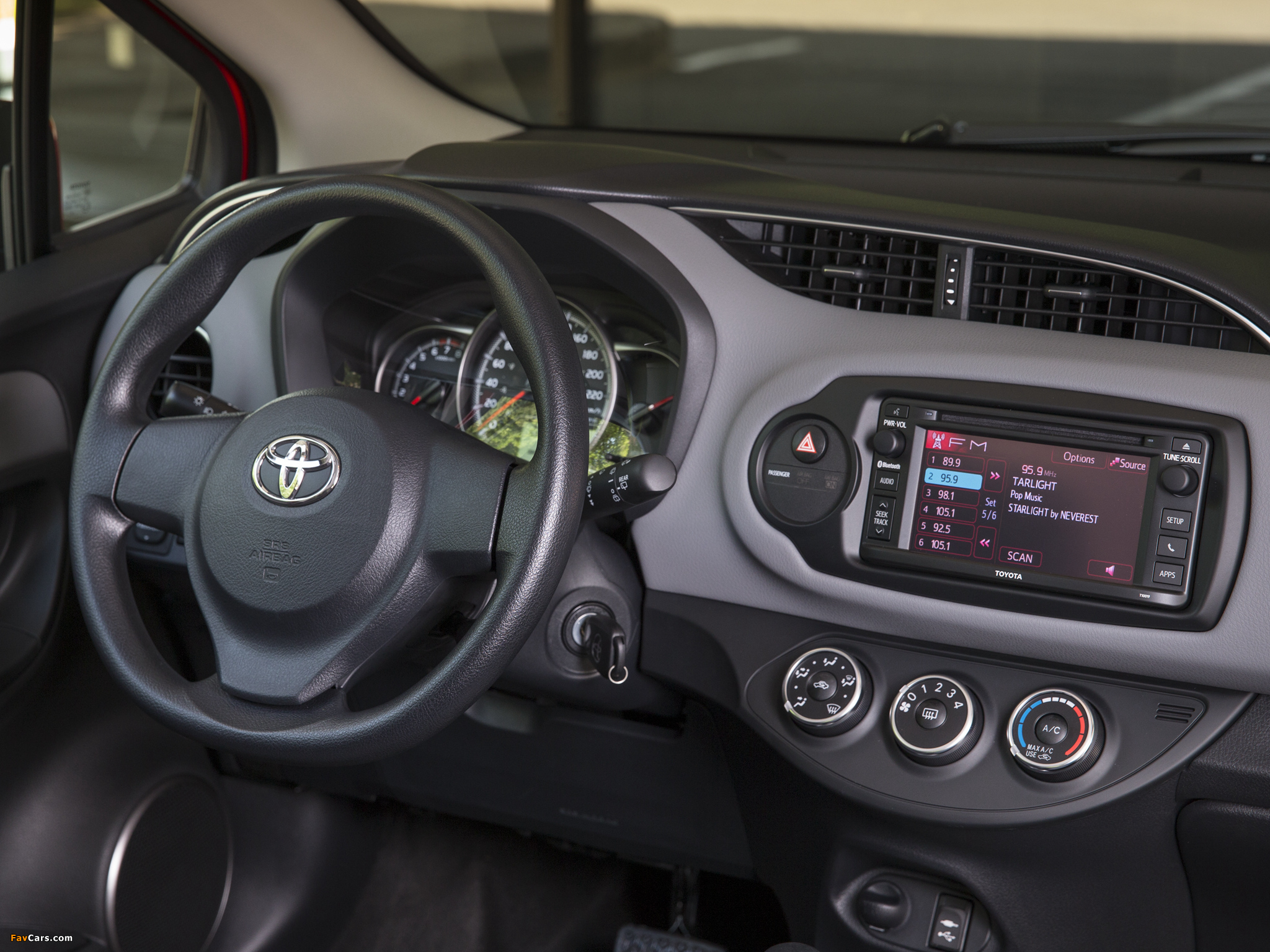 2015 Toyota Yaris LE 5-door US-spec 2014 photos (2048 x 1536)