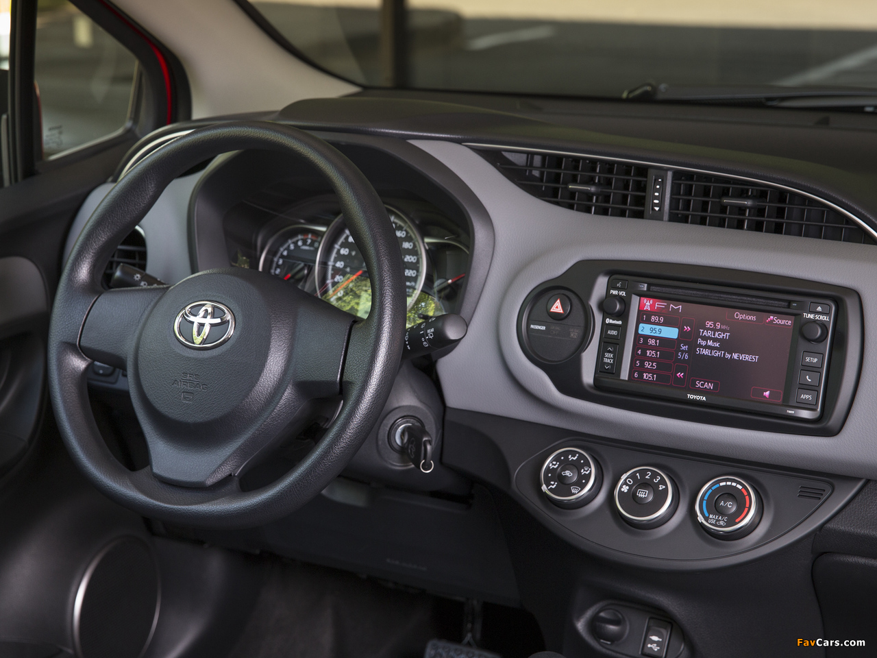 2015 Toyota Yaris LE 5-door US-spec 2014 photos (1280 x 960)